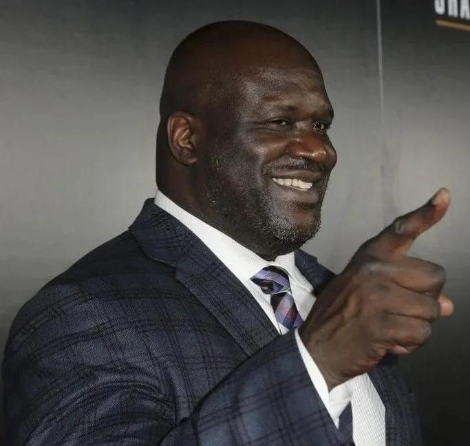 詹姆斯篮板抢断关键时刻锁定胜局（詹姆斯关键篮板与抢断锁定胜局）