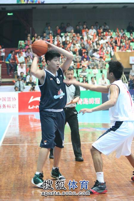 奥格斯堡vs汉堡：凯文-施洛特贝克、法比安-里德首发，法比奥-维埃拉、洛孔加出战（奥格斯堡对汉堡：凯文-施洛特贝克、法比安-里德先发，法比奥-维埃拉与洛孔加出场）