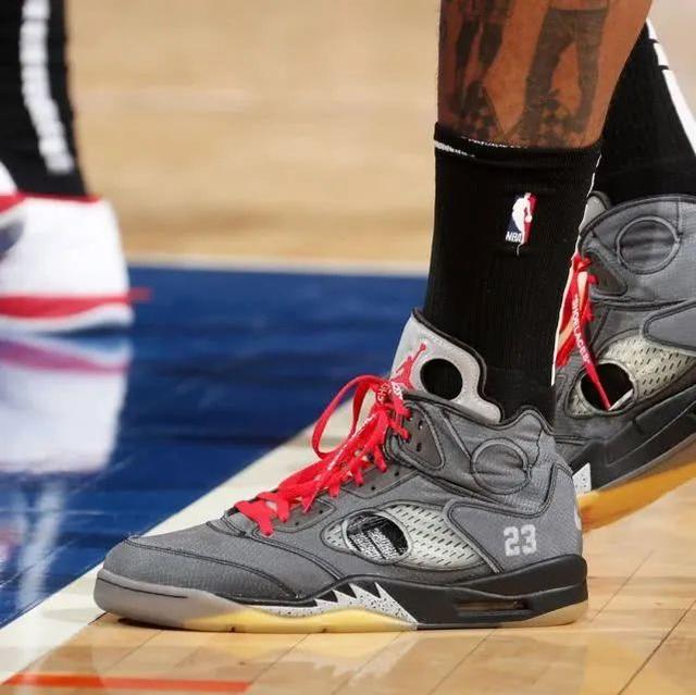 梅西球迷庆祝三周年，期待世界杯新梗（梅西球迷三周年同庆，盼世界杯再出新梗）