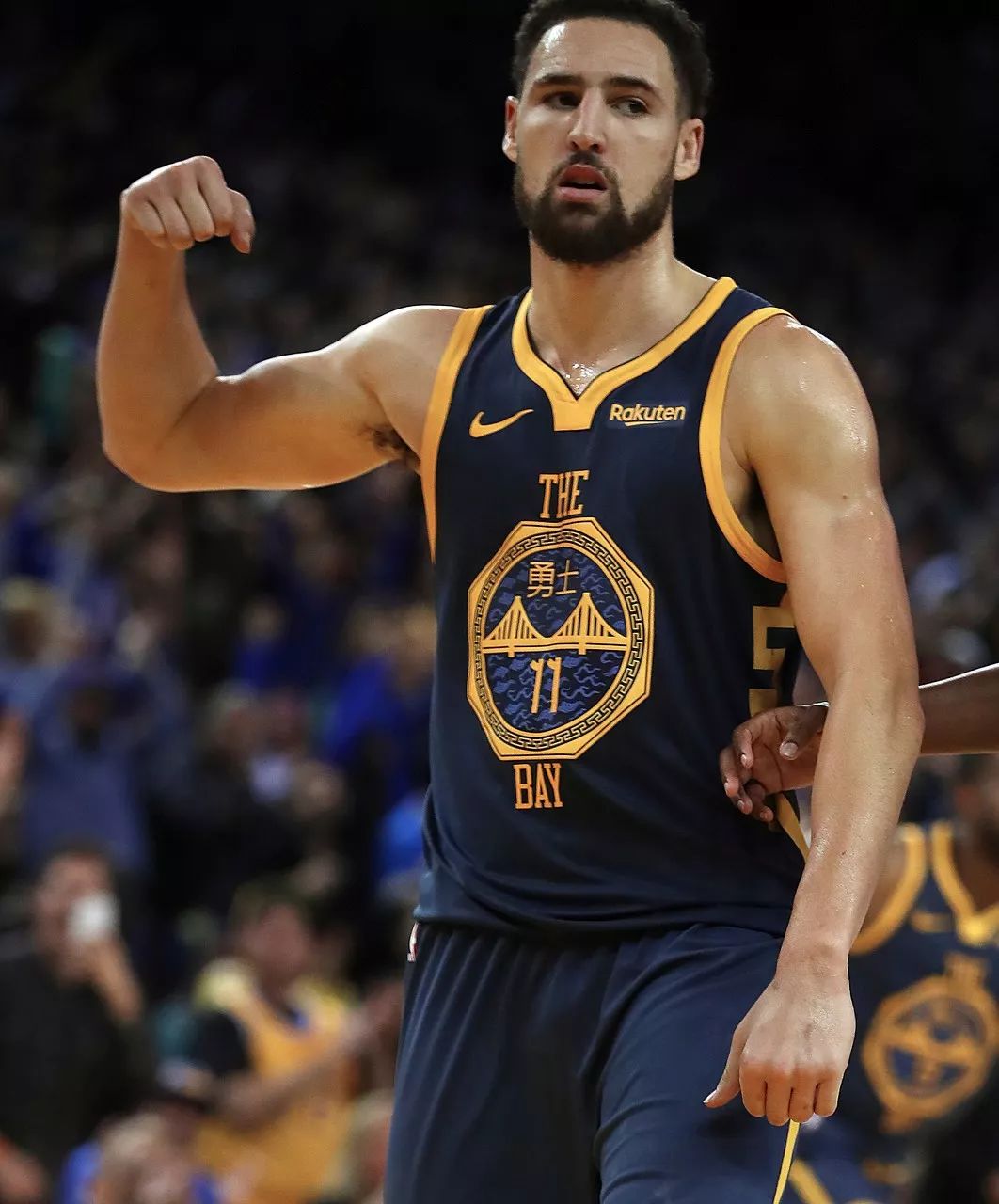 Edgar Lima后半程发力完成夸张动作（Edgar Lima末段发力奉上惊人一招）