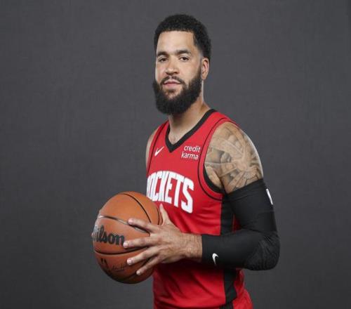 拒绝续约！武汉三镇顶薪留不住前恒大国脚，北京国安有望成新下家（前恒大国脚拒续约武汉三镇，顶薪难挽留，北京国安或成新东家）