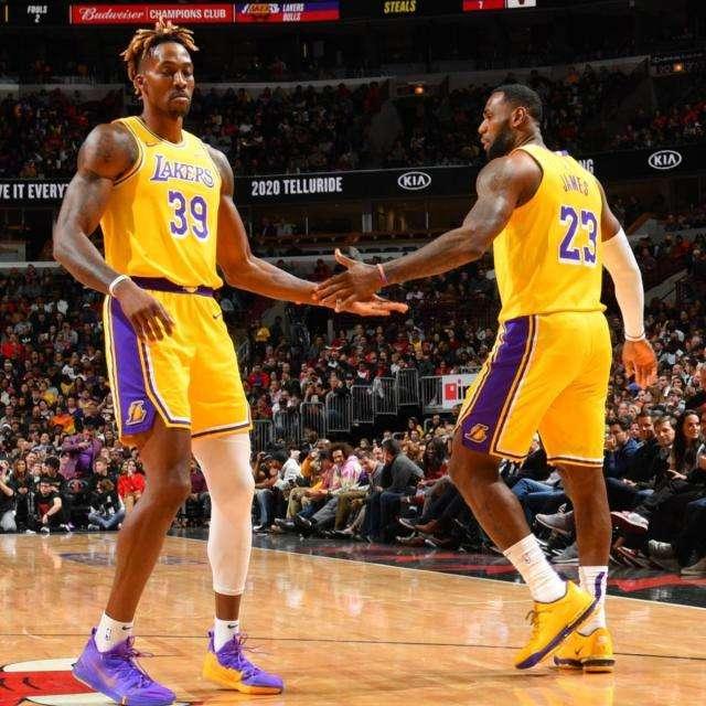 对手主教练无奈摇头（对方主帅无奈摇头）