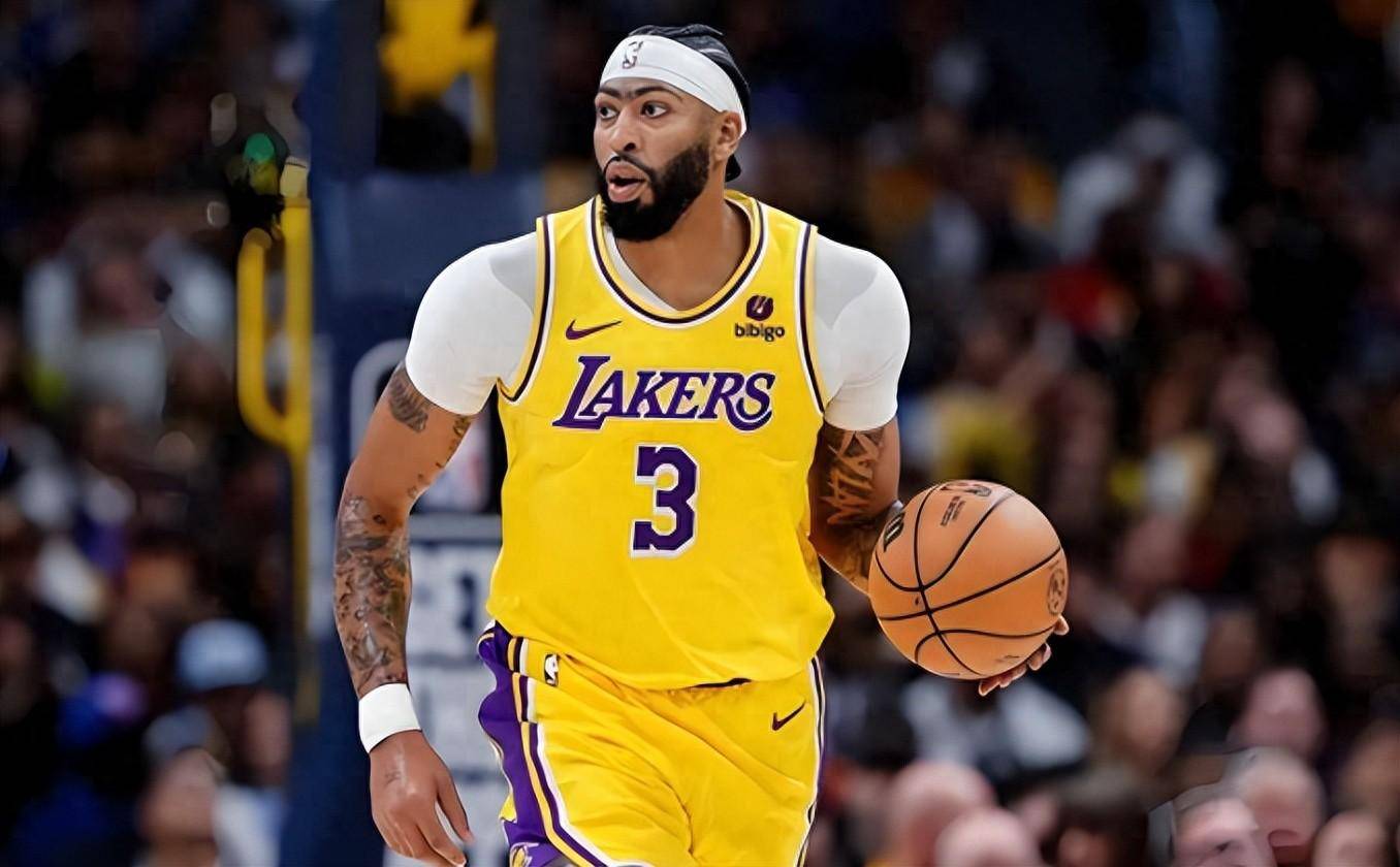 欧文突破防守送出制胜助攻（欧文突破重围奉上致胜助攻）